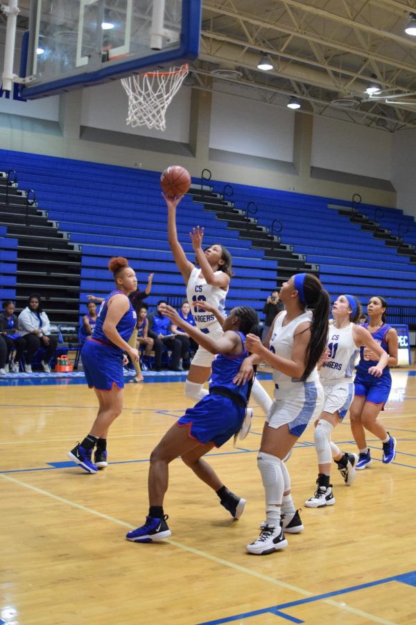 Girls Basketball Advances to Playoffs